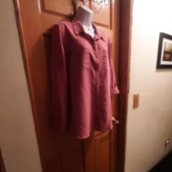 Salmon colored blouse - Picture 2 of 9